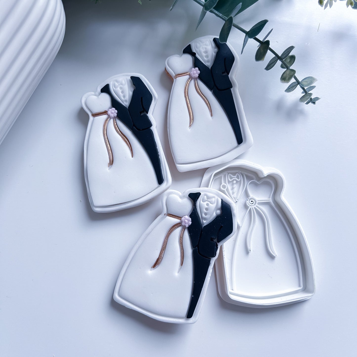 Couple mariage robe et costume