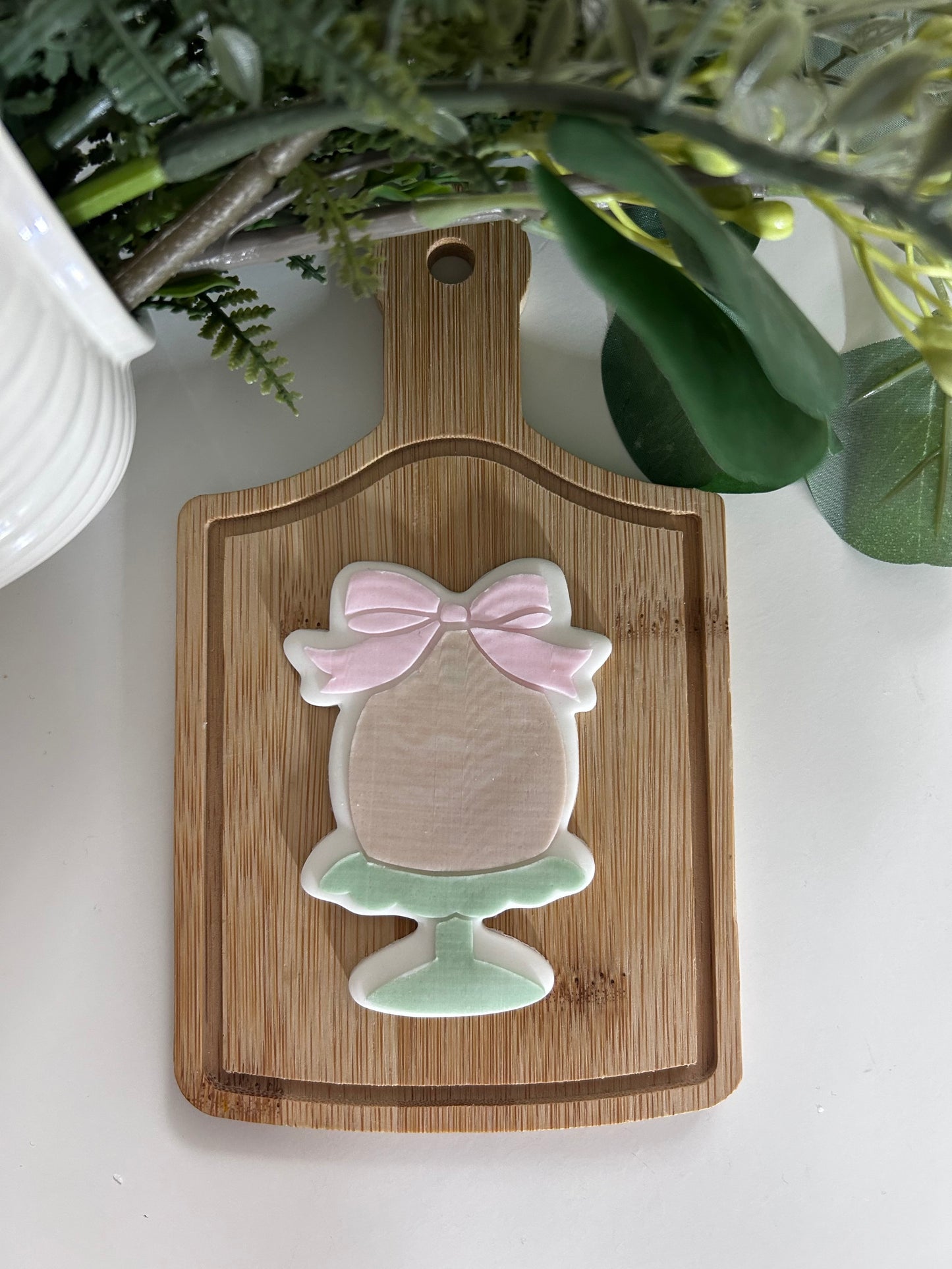 Œuf de Pâques sur plateau